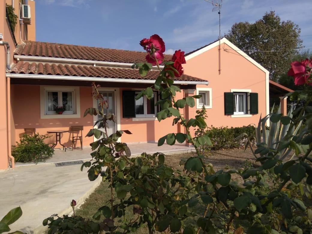 Lonelia'S Family Homes 莱夫基米 外观 照片